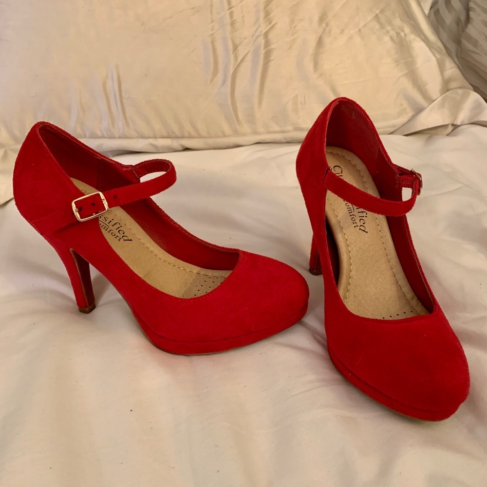 Super Cute Maryjane-style Red Pumps!